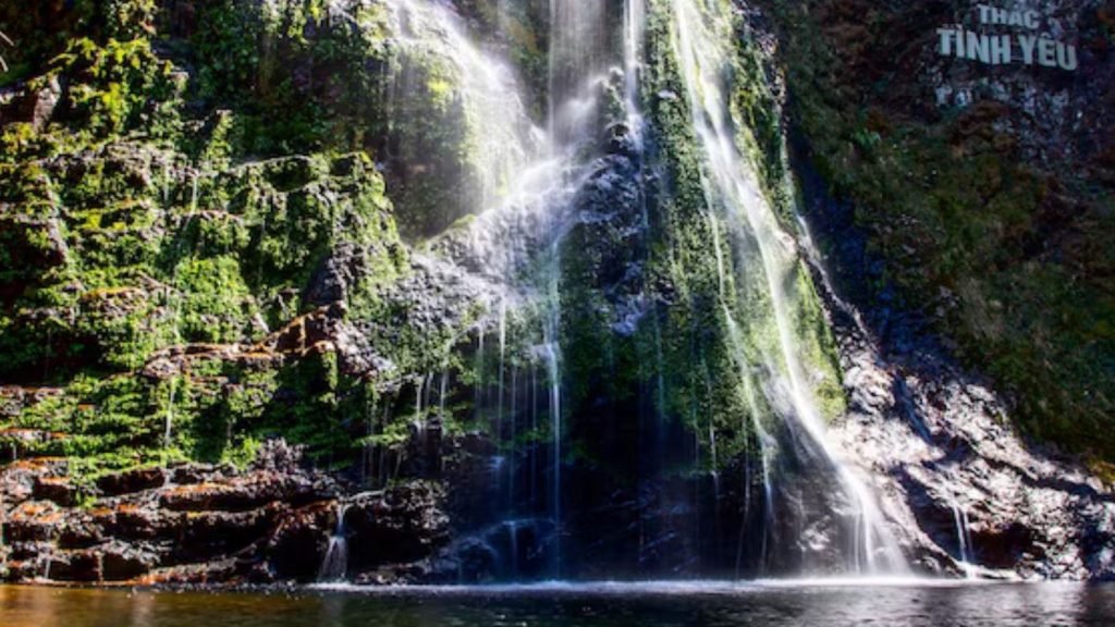 love watarfall sapa