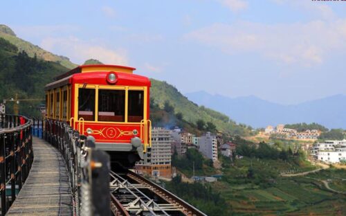 muong hoa funicular to cable car station